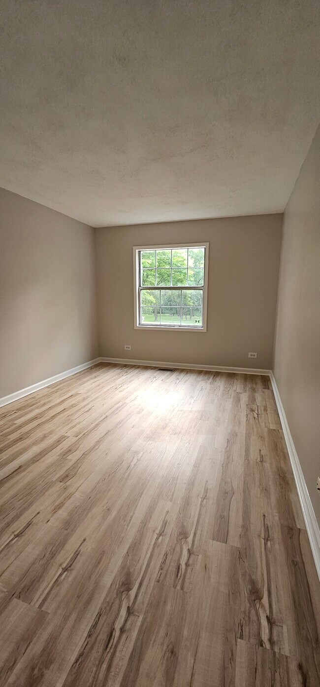 Building Photo - 115 Hazelnut Dr