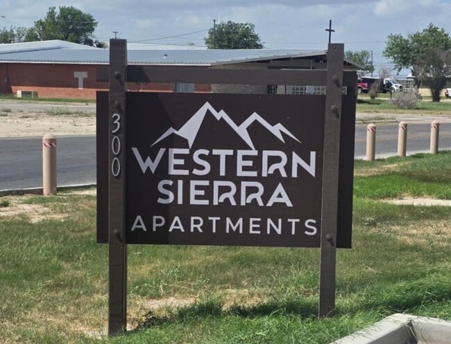 Building Photo - 302 Western Dr