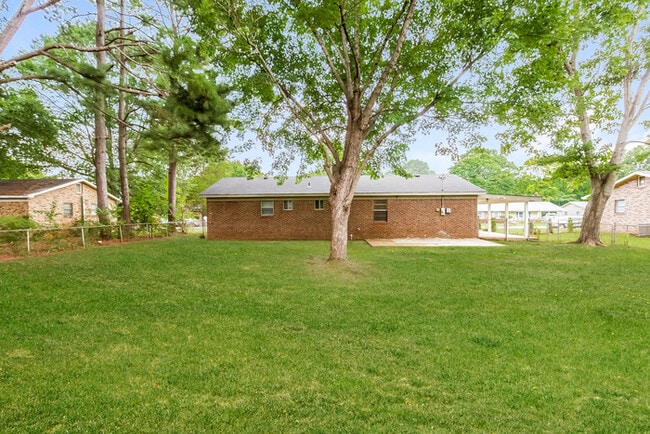 Building Photo - 1011 Hillwood Dr SW