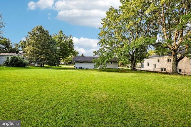 Building Photo - 7200 Vellex Ln