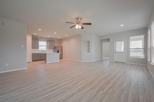 Building Photo - 101 Eliana Shores Dr
