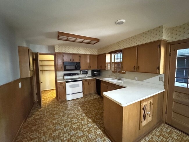 Building Photo - 2113 La Porte Dr