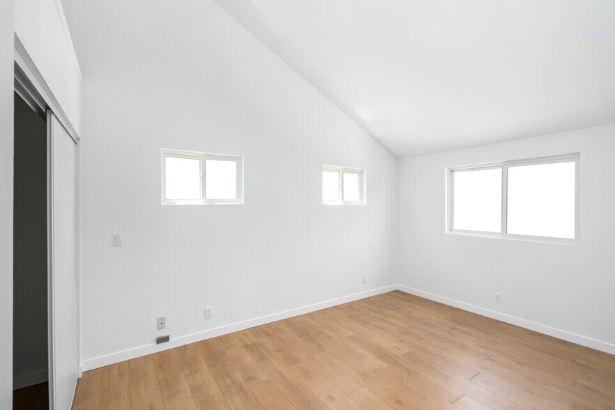 Primary bedroom - 744 N Dillon St