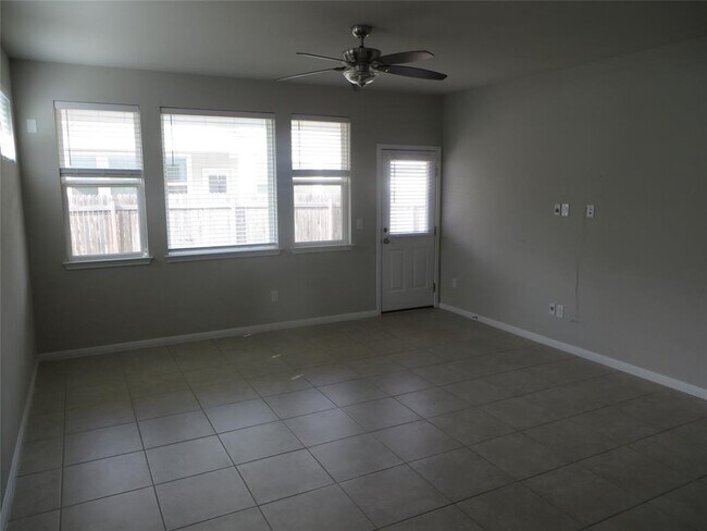Building Photo - 301 La Escalera Dr