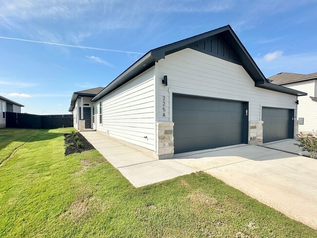 Building Photo - Luxury 3-Bed, 2-Bath Duplex in Emma Park!