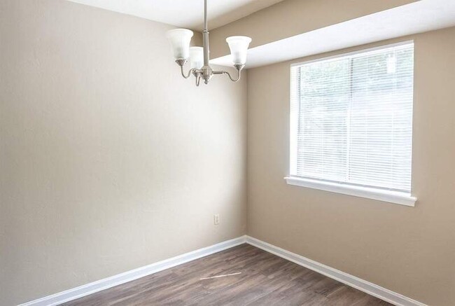 Building Photo - 709 Pointe Ct