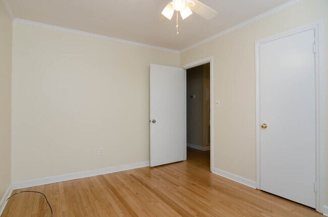 Building Photo - 626 S Kerr Ave