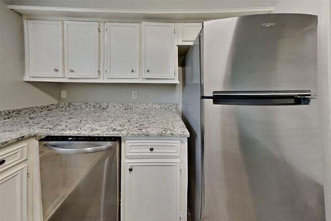 Building Photo - 29107 Sedgefield St