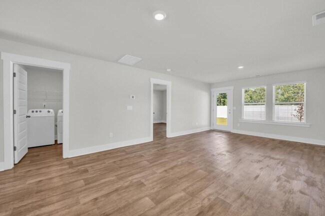Building Photo - 121 S Grassland Rd