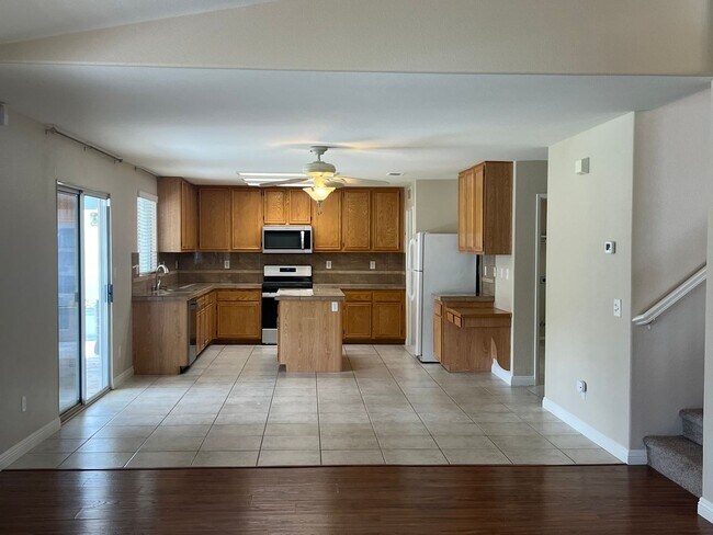 Building Photo - Murrieta 4 Bedroom