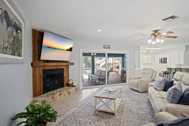 Building Photo - 1360 SW Albatross Way