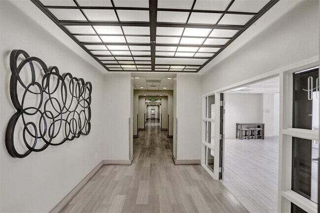 Building Photo - 19390 Collins Ave