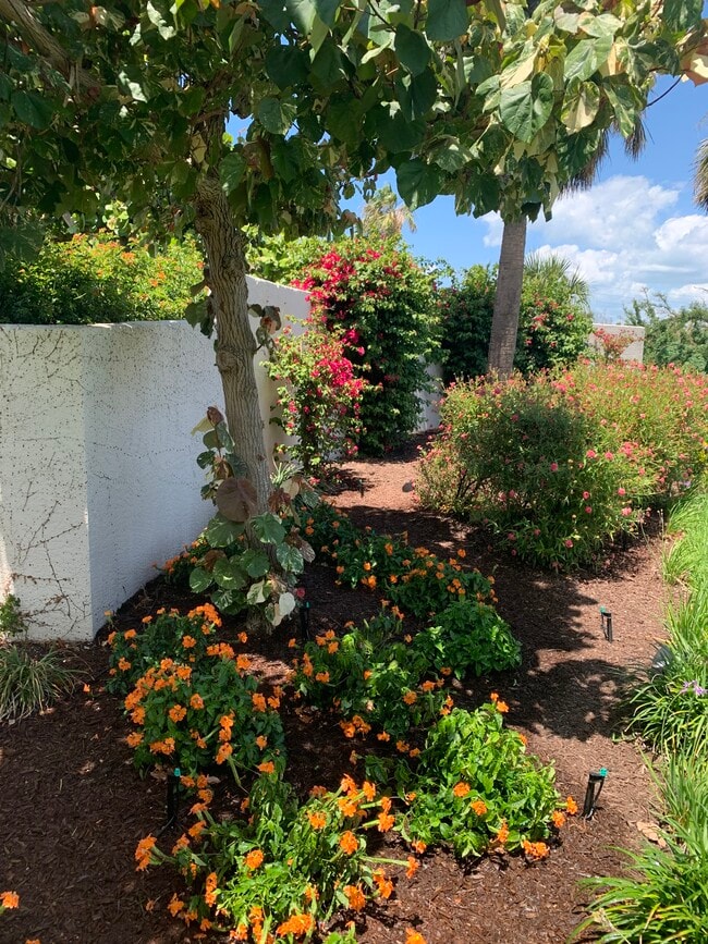 Building Photo - 701 S Harbor Dr