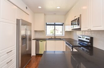 Building Photo - Cozy Upstairs Unit with Greenbelt View!