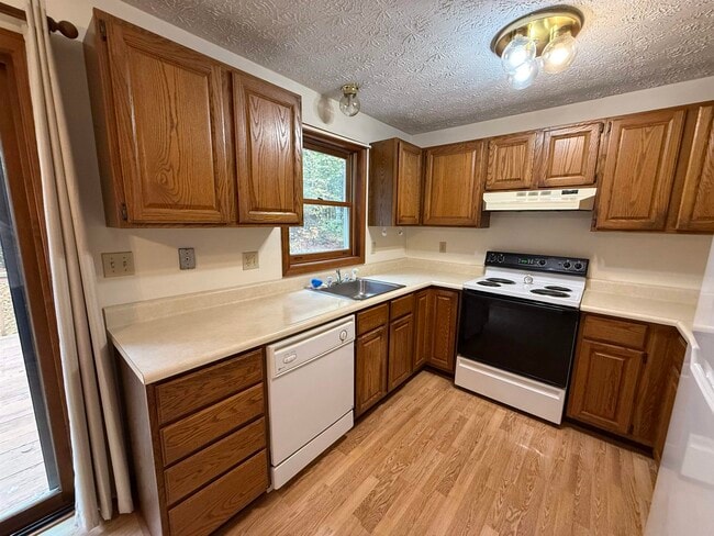 Building Photo - 352A Goffstown Back Rd