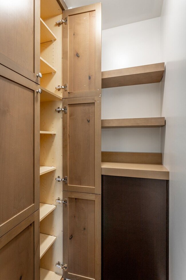 Building Photo - Newly Available! 2 Bedroom 1 Bathroom in the Heart of Hixson!