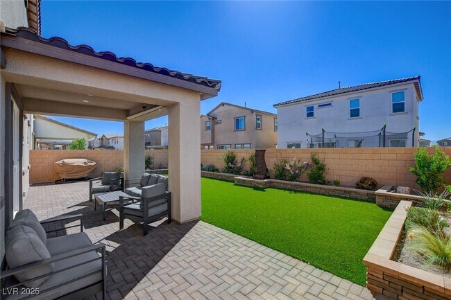 Building Photo - 871 Benning St