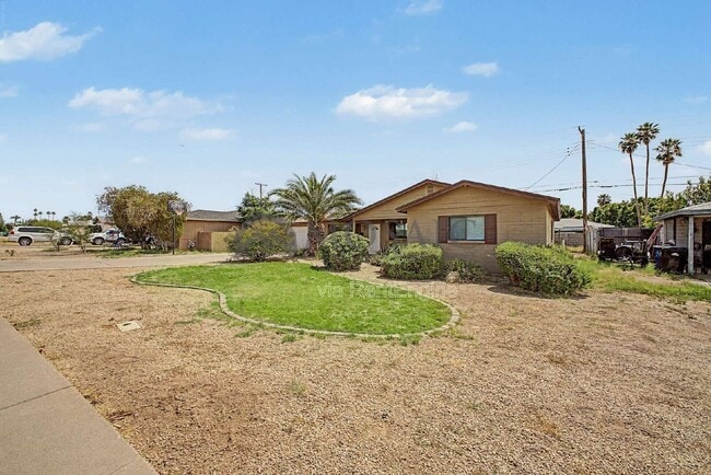 Building Photo - 1531 W 7th St