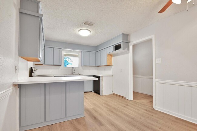 Building Photo - 4818 73rd St