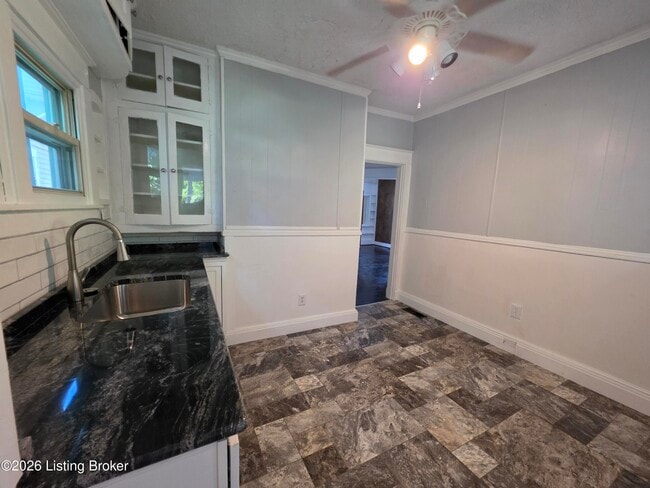 Building Photo - 321 S 39th St