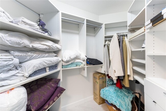 Building Photo - 335 S Biscayne Blvd