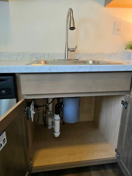 Building Photo - 100 Melvin Ave