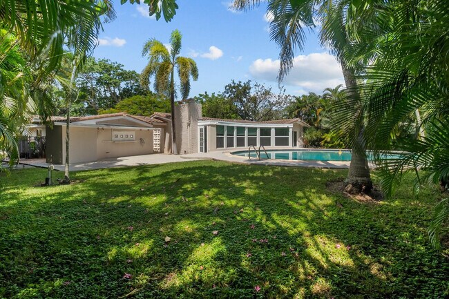 Building Photo - 2608 NE 12th St