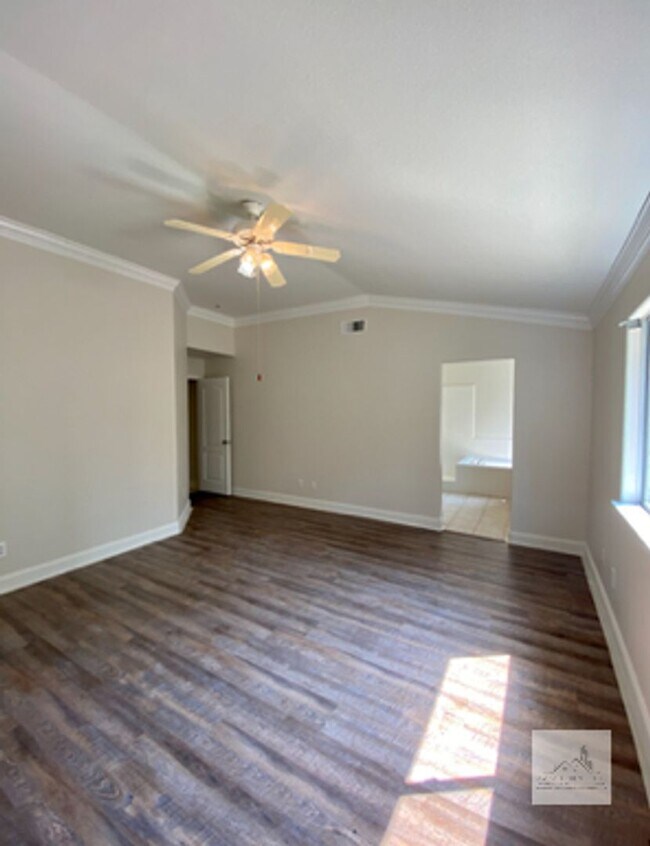 Building Photo - 1679 E La Quinta Dr