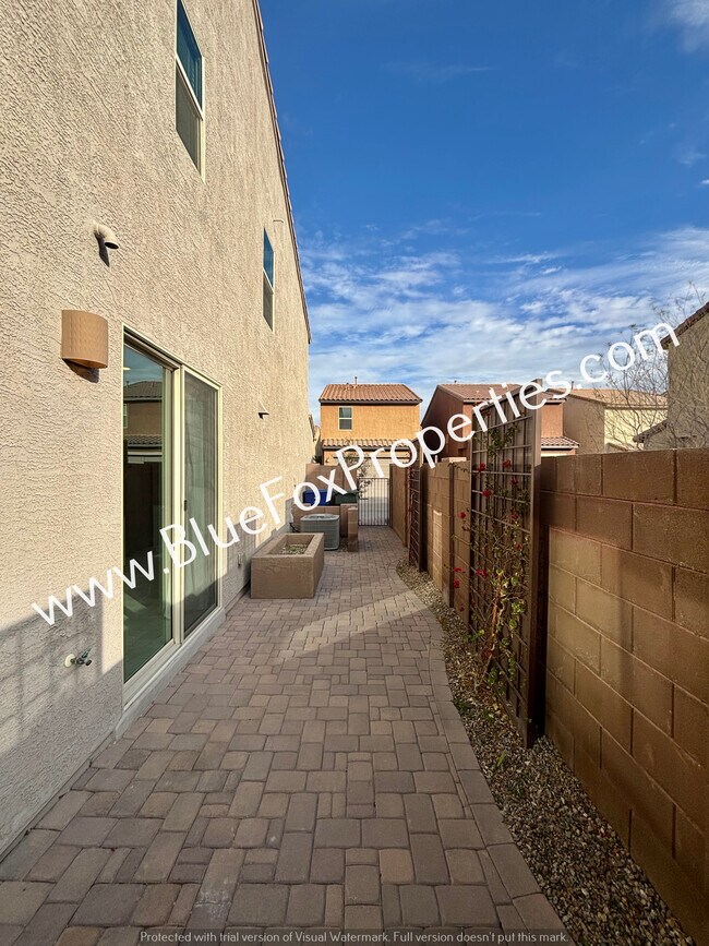 Building Photo - 1048 E Descent St