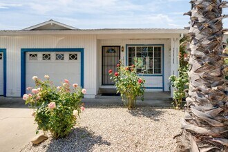 Building Photo - Charming 2 Bedroom Duplex with Private Backyard & Garage!
