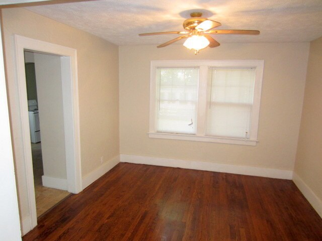 Building Photo - renthomeworks.com