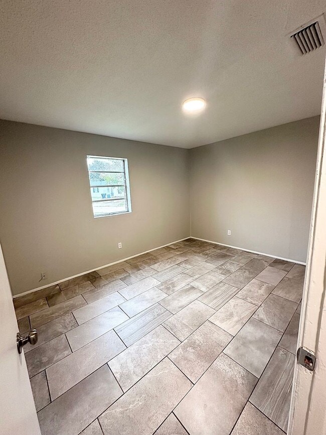 Building Photo - 3012 Gaines St