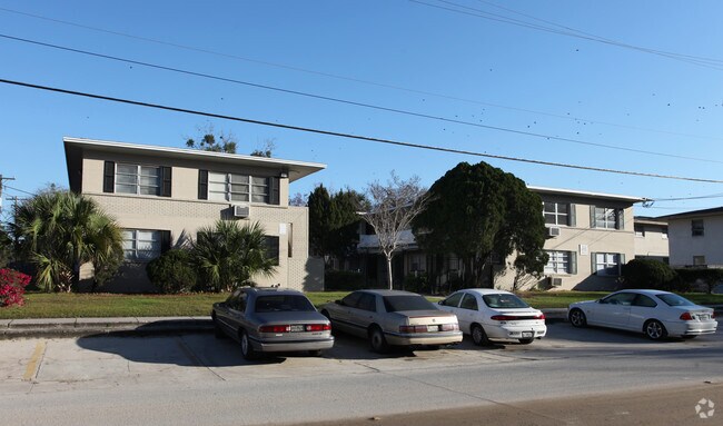 Building Photo - 5611 Los Santos Way