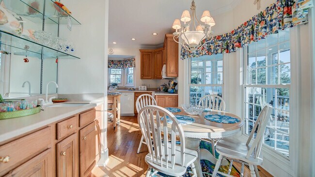 Building Photo - 203 Whiting Ln