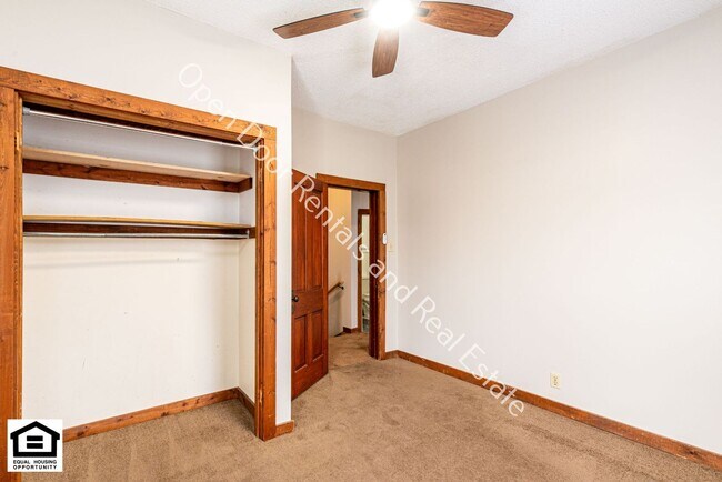 Building Photo - 114 W 2nd St