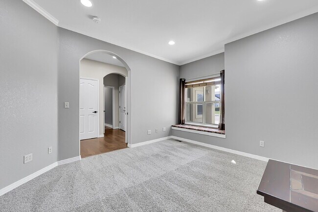 Building Photo - $3,650 - 4 Bed, 4 Bath Home with 4 Car Gar...