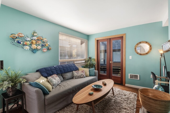 Building Photo - 2031 Fairview Ave E