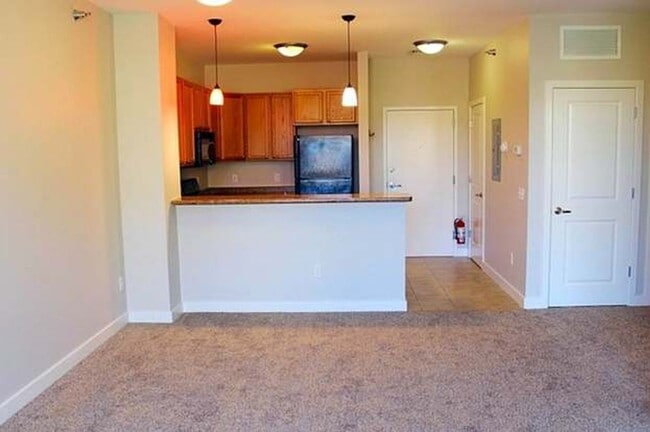 Building Photo - Eastwood Commons 1bd/1ba Condo - Available 6/1