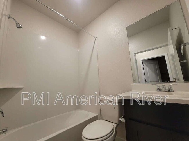 Building Photo - 5033 Rialto Dr