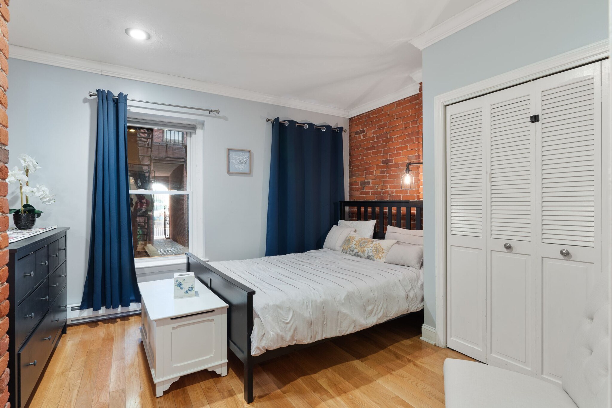Building Photo - 38A Charter St