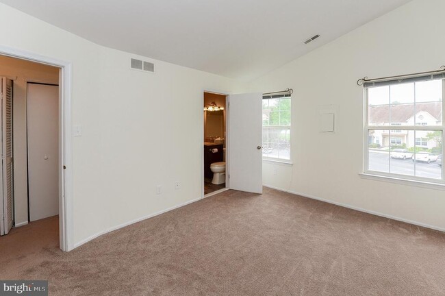 Building Photo - 58 Crestmont Dr