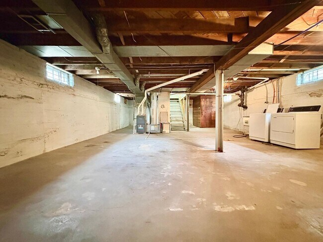 Building Photo - 1833 Nash St