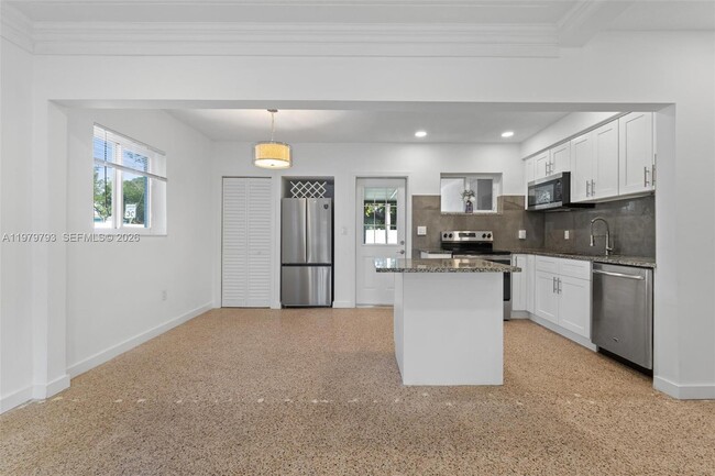 Building Photo - 201 NE 169th St