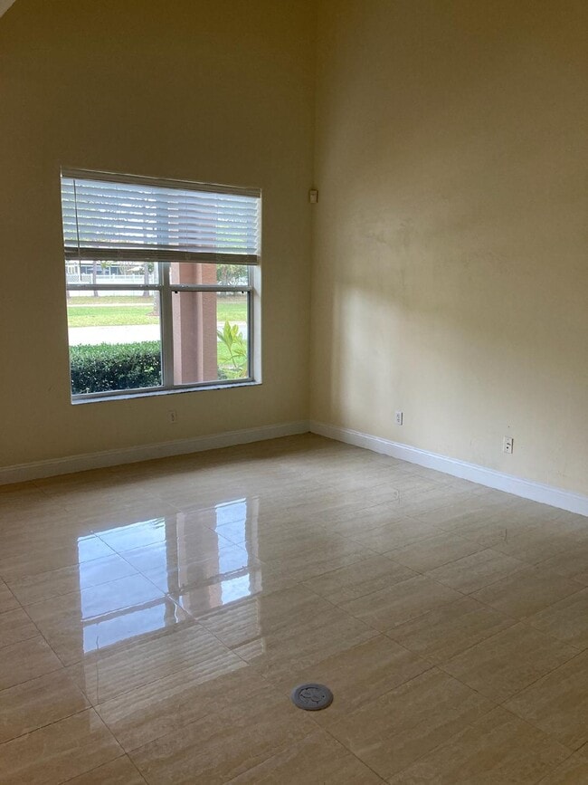 Building Photo - 432 Airport Rd