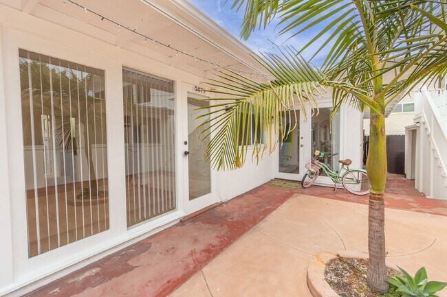 Building Photo - Refreshed 2 Bed/1 Bath in the Heart of Pacific Beach- Close to the Beach + Bay! REDUCED DEPOSIT $...