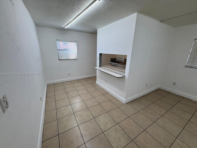 Building Photo - 1245 W 24th St