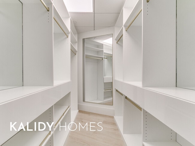 Building Photo - 5900 Mosteller Dr