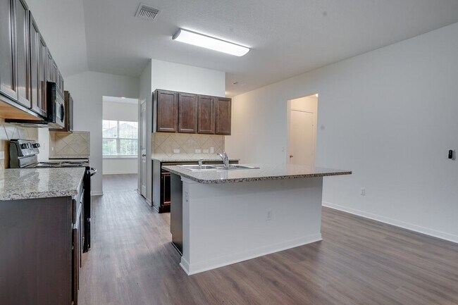 Building Photo - 403 Pentire Way