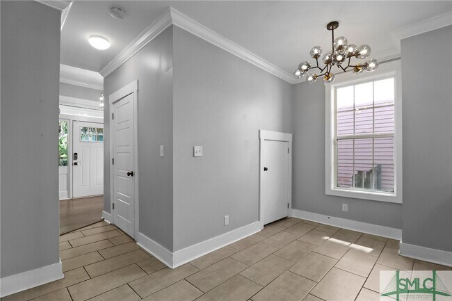 Building Photo - 608 W 37th St