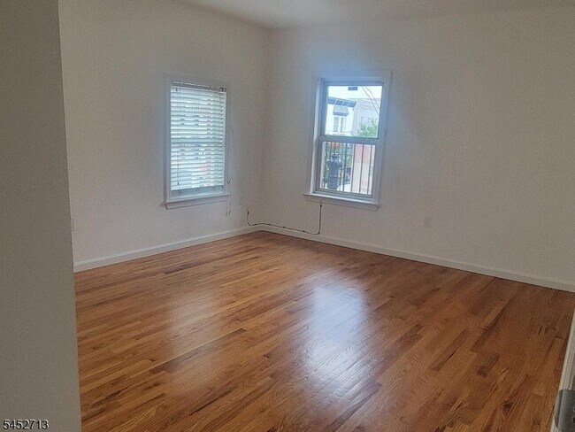 Building Photo - 151 Ferry St